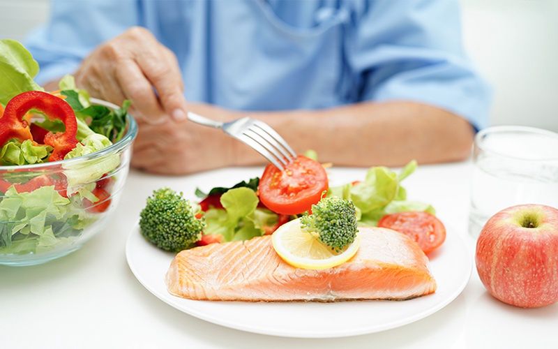 Jaką dietę stosować przy nadciśnieniu tętniczym? Eksperci podpowiadają