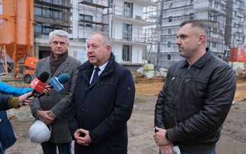 90 nowych mieszkań w Ostrowcu. Budowa przy Hubalczyków wyprzedza harmonogram