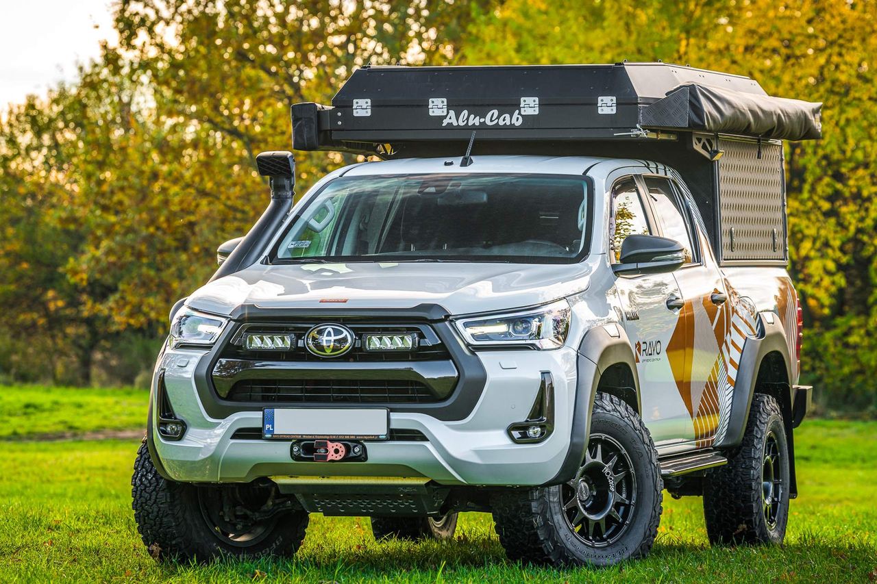 Toyota Hilux by Rayo Off Road Centrum