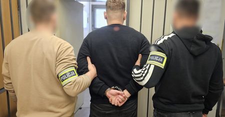 Nocna awantura w Łodzi zakończyła się atakiem nożem. 34-latek usłyszał zarzut usiłowania zabójstwa