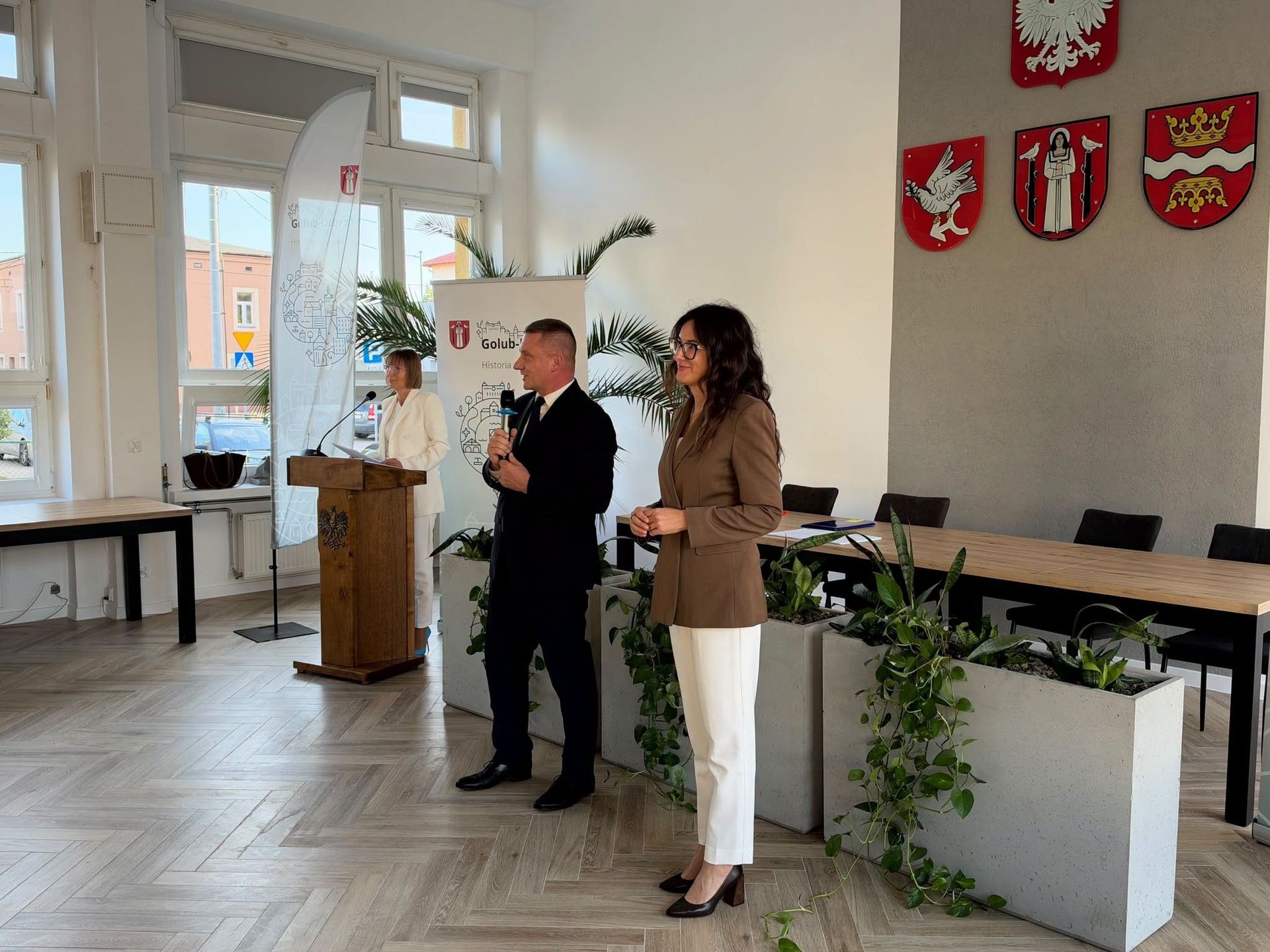 Nagrodzeni zostali uczniowie szkół podstawowych i liceum sztuk plastycznych