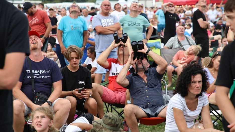Przez dwa dni pokazów w 2023 roku przez lotnisko przewinęło się w ciągu dwóch dni niespełna 200 tysięcy ludzi, kolejne tysiące osób oglądało samoloty za ogrodzeniem lotniska.