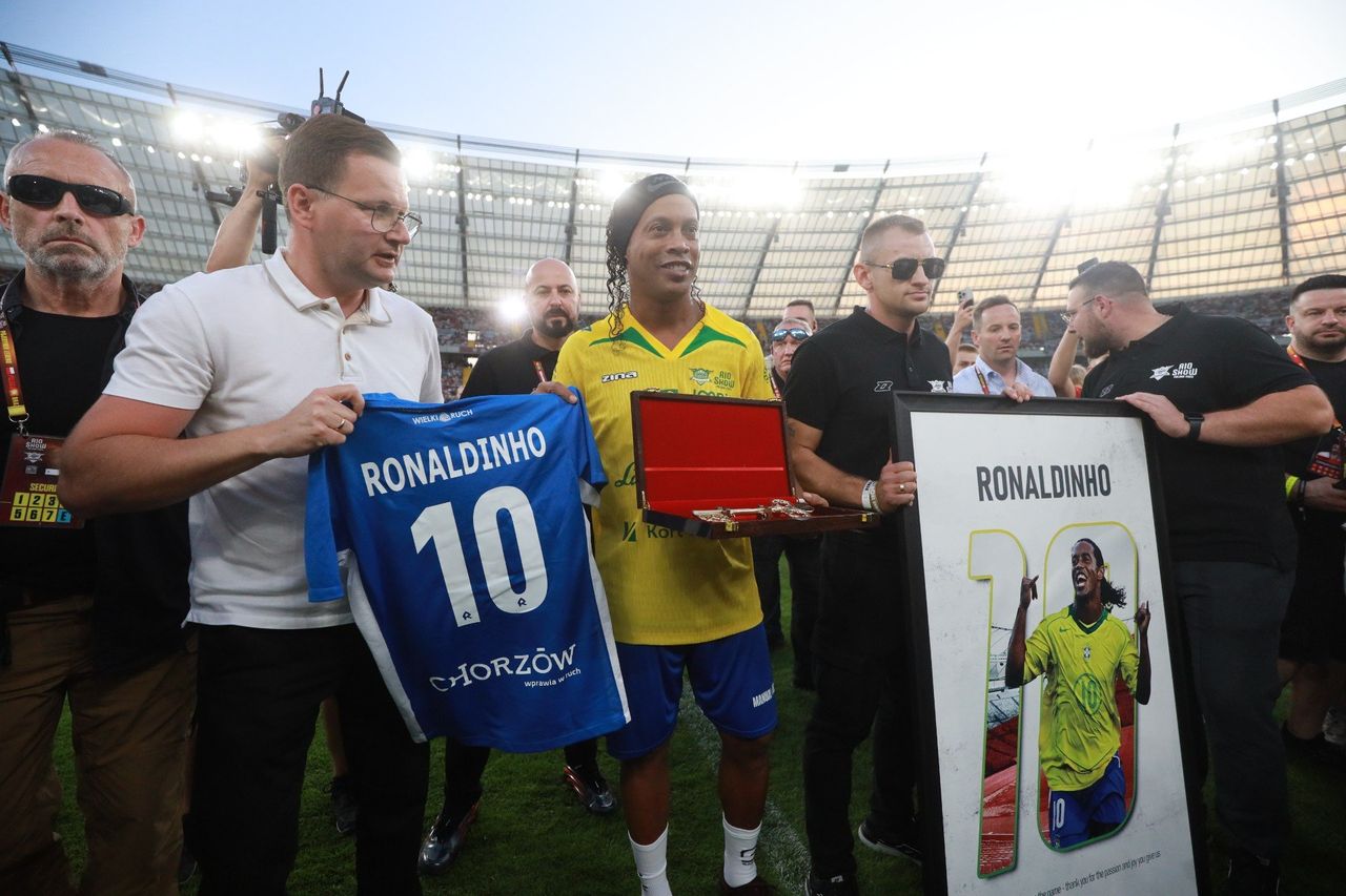 Ronaldinho dostał klucze do miasta i koszulkę Ruchu Chorzów