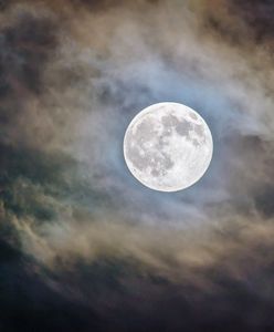 Pełnia Księżyca w listopadzie. Mroźny Księżyc zapowiada zimę?