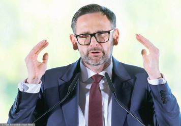 Obajtek w opałach. Mówi o 5,19 Tuska. Ekspert wyjaśnia różnicę