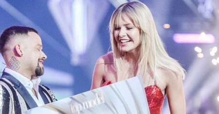 Katarzyna Szklarczyk z "Top Model" uczy pozować i prezentuje ODMIENIONĄ TWARZ. Jest nie do poznania (WIDEO)
