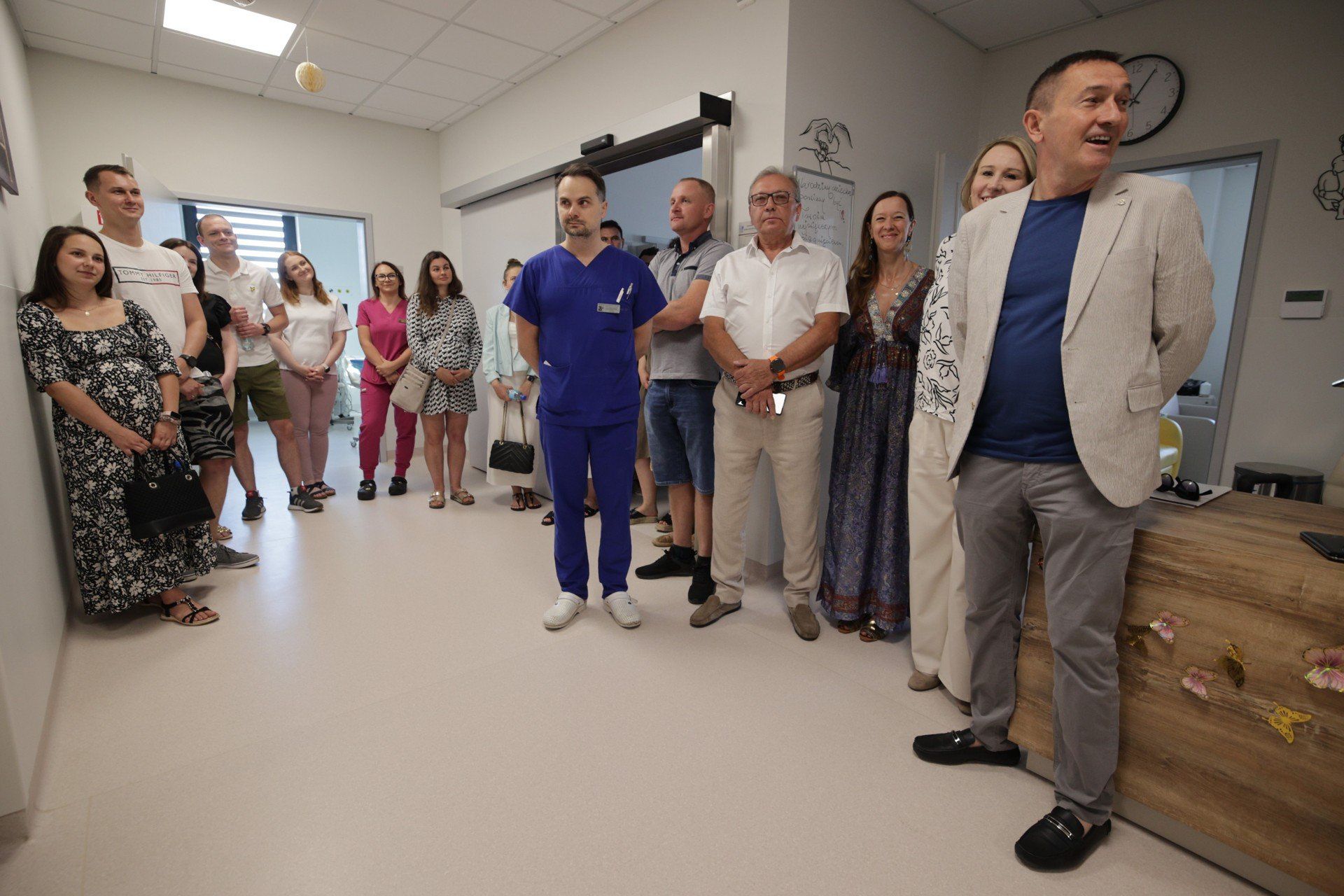 Dni Otwarte na Bloku Porodowym organizowane są cyklicznie, raz w miesiącu. Na zdjęciu z lewej doktor Grzegorz Świercz.