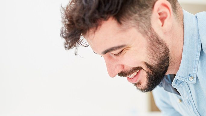 Ciemieniucha na brwiach