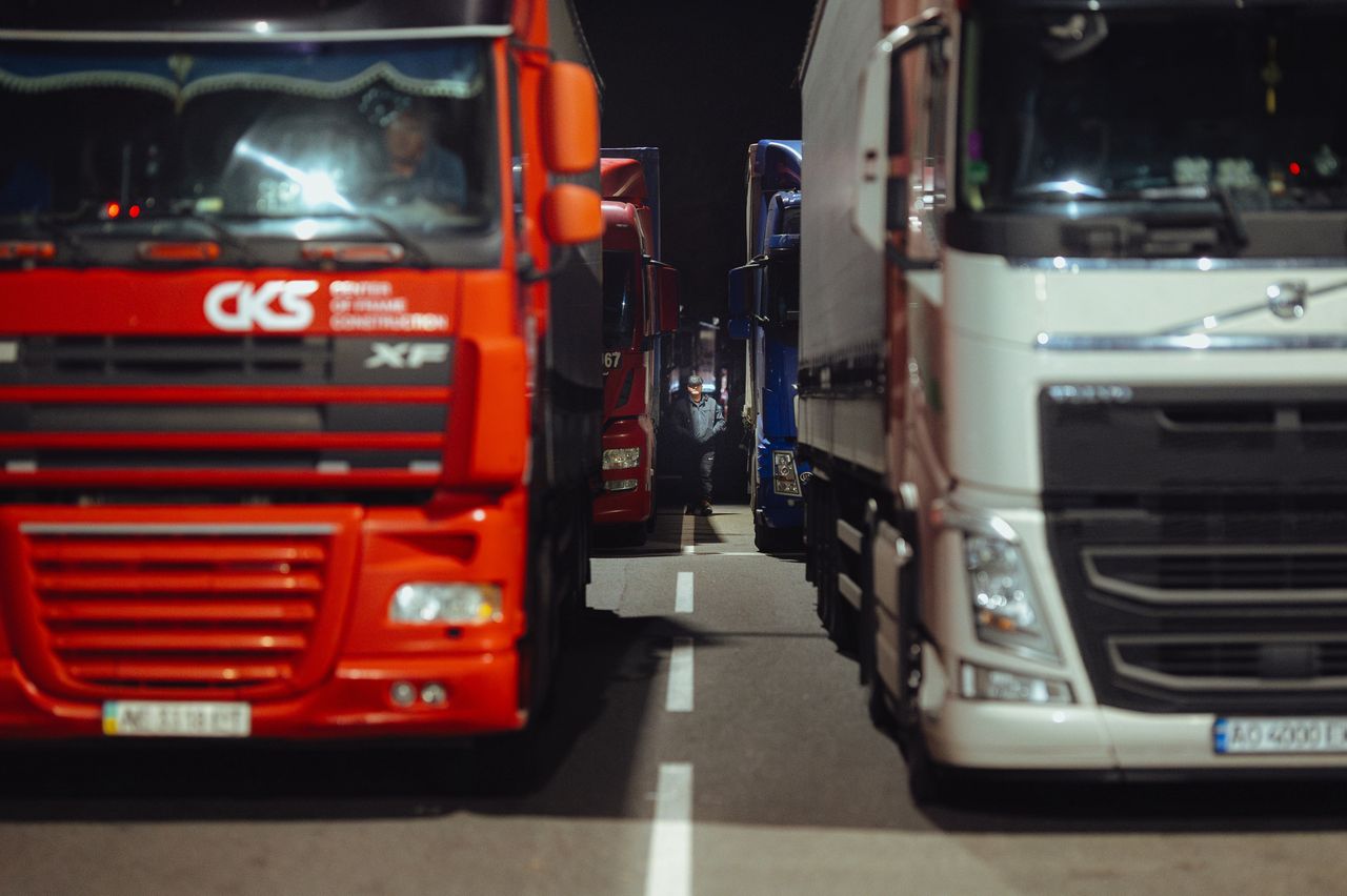 Prawie trzy tysiące ciężarówek na granicy. Polacy blokują