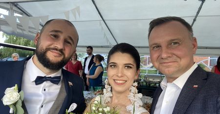 Wybory 2020 r. Andrzej Duda w roli niespodziewanego gościa na weselu