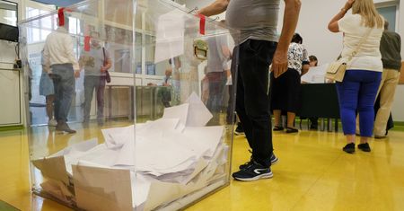 Skandal w Świebodzinie. Pijany mężczyzna przewrócił urnę wyborczą