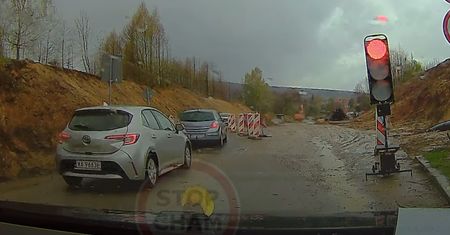 Jak jeden mąż przejechali na czerwonym. "Jestem jakimś daltonistą?"