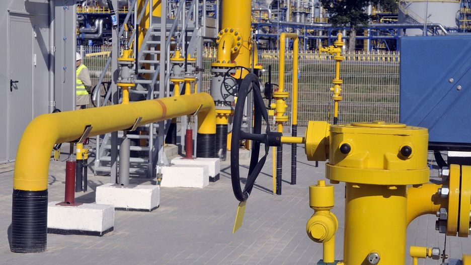 Wtorek przyniósł zaskakujący zwrot w notowaniach europejskich kontraktów na gaz ziemny. Na giełdzie TTF w Amsterdamie benchmarkowe ceny spadły aż o 12 proc., osiągając poziom 35,75 euro za megawatogodzinę.