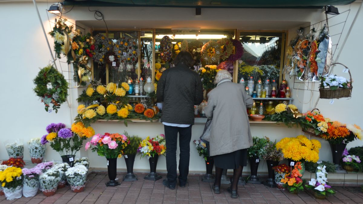 Sprzedaż chryzantem i zniczy to nie jedyny sposób, żeby zarobić