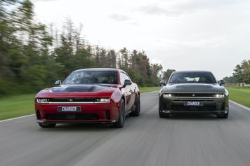 Dodge Charger Hellcat z silnikiem V8. Benzynowa legenda wraca na rynek
