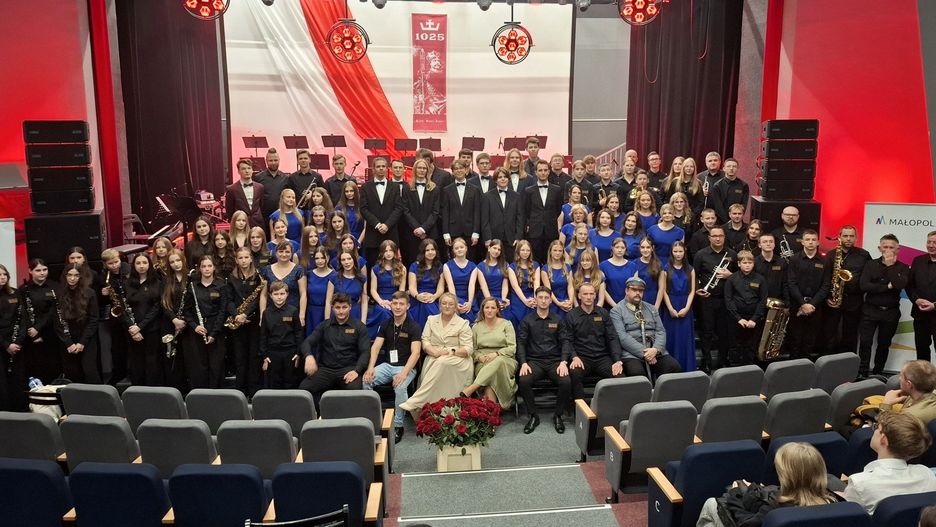 Chór Fermata z Zielonek i Orkiestra Dęta Przyszłość z Niegardowa wystąpiły w Proszowicach