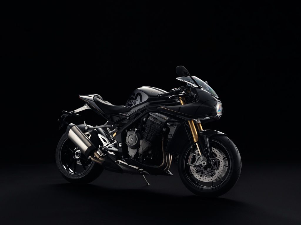 Triump Speed Triple 1200 RR Bond Edition