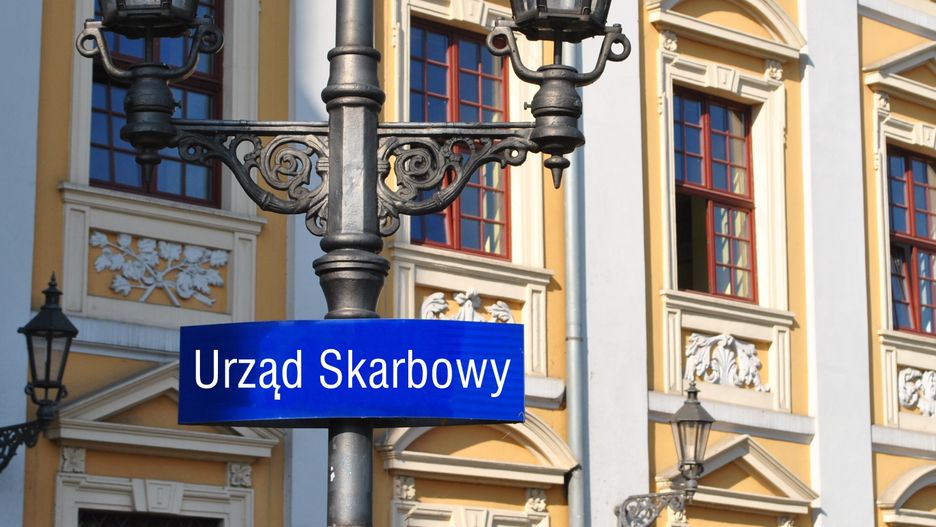 fiskus, podatek, podatkowy, deklaracja podatkowa, zeznanie podatkowe, siedziba, budynek, decyzja, szyld