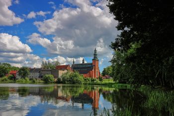 Masz wolny weekend? Zamiast się nudzić, wybierz się na wyjątkowy spacer po Kartuzach!