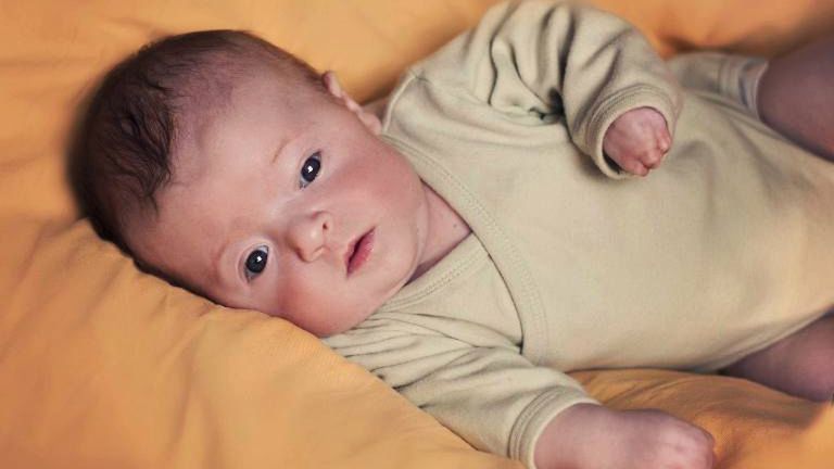 Zoja znaczy życie. Nie zwracaj uwagi na deformacje jej ciała i pomóż 