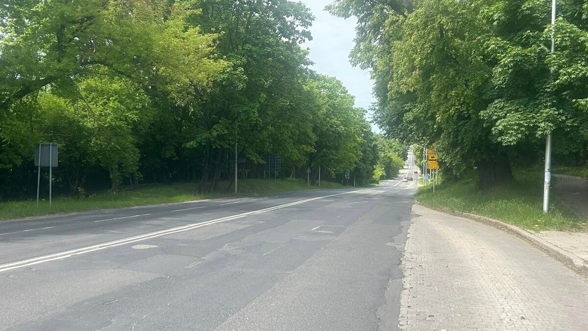 Zniszczona nawierzchnia al. Warszawskiej w Lublinie