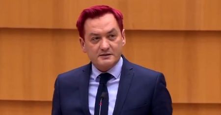 Robert Biedroń narobił zamieszania. Kazali mu opuścić mównicę