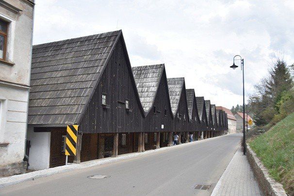 Chełmsko Śląskie: Niezwykła wieś z domami tkaczy i starymi kamieniczkami w Rynku. Perełka regionu