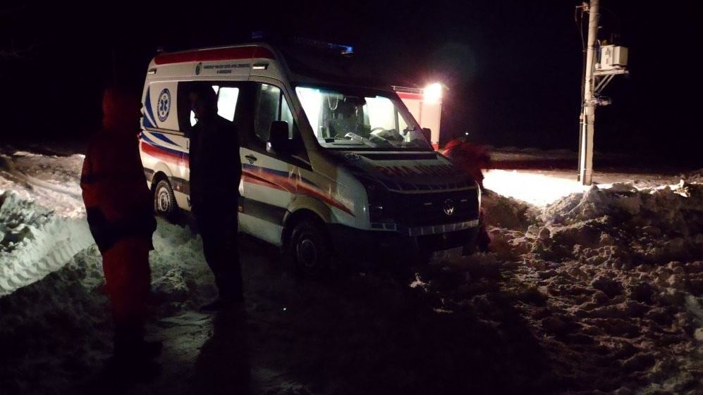 Śnieg odciął karetce dojazd do rodzącej kobiety | fot. OSP KOBŁO