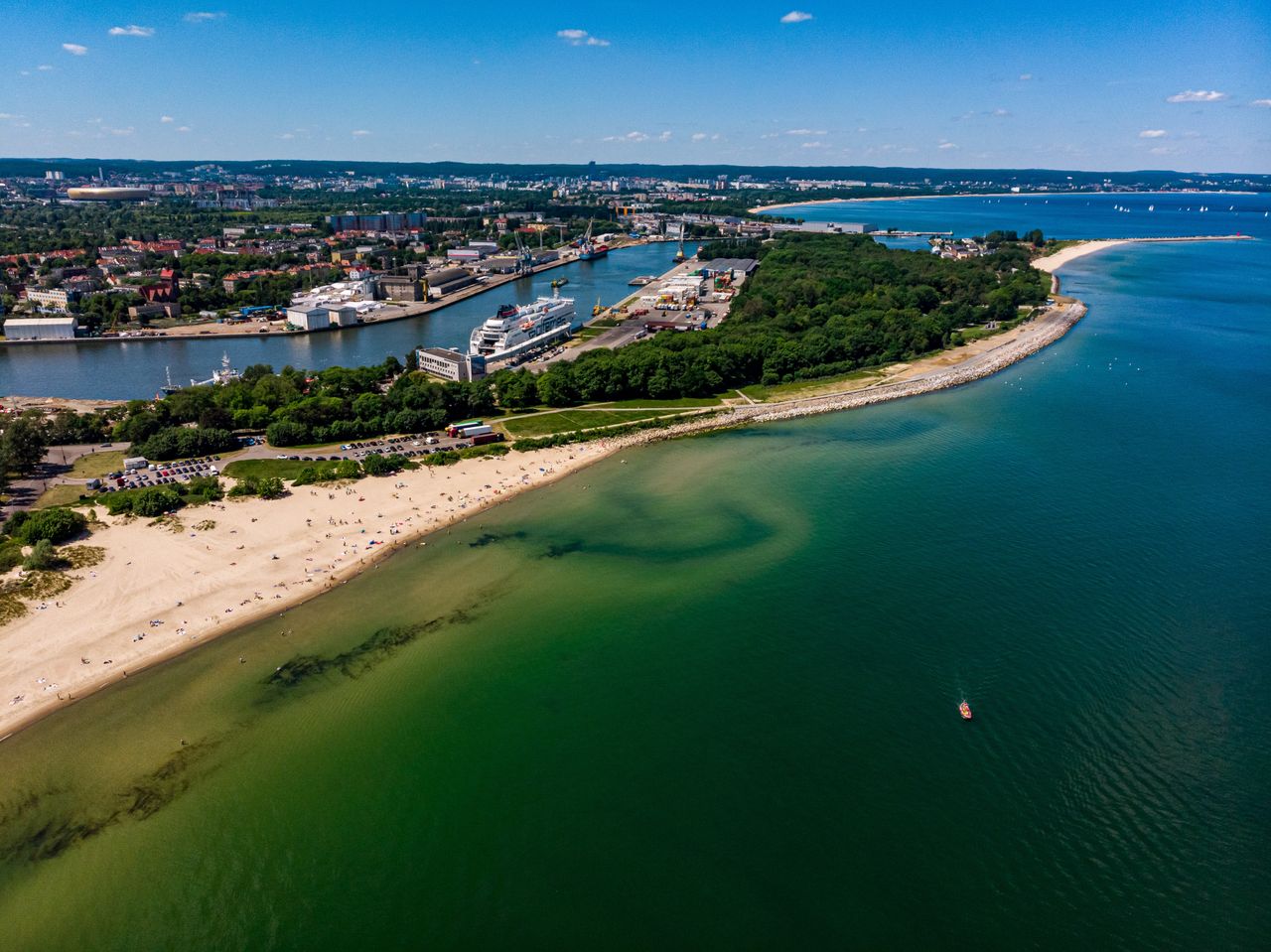 Mieszkańcy Gdańska przyjeżdżają też na Westerplatte poplażować