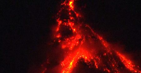Nocna erupcja wulkanu na Filipinach. Tysiące ewakuowanych mieszkańców