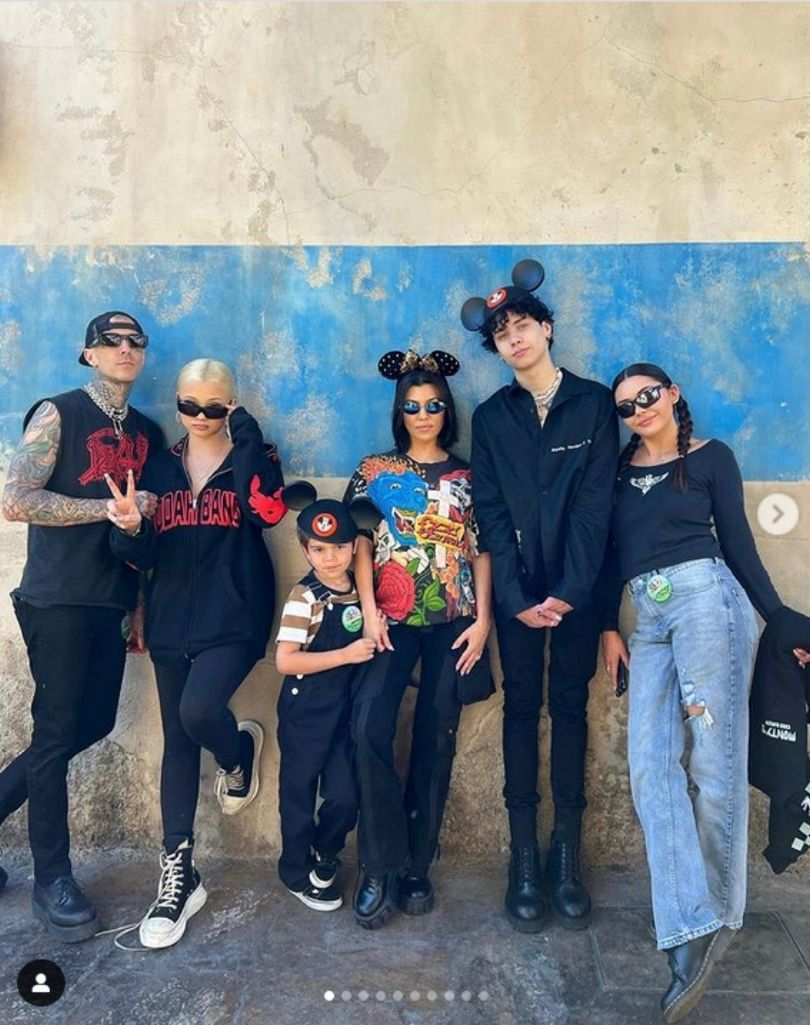 Travis Barker pokazał wnętrza posiadłości w Calabasas