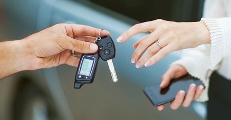 Bezpieczna jazda autem. Praktyczny gadżet dla kierowcy