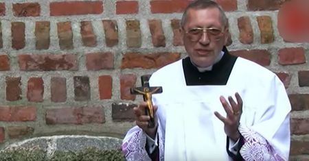 Kneblewski wraca do sieci. Biskup odwołał mu zakaz