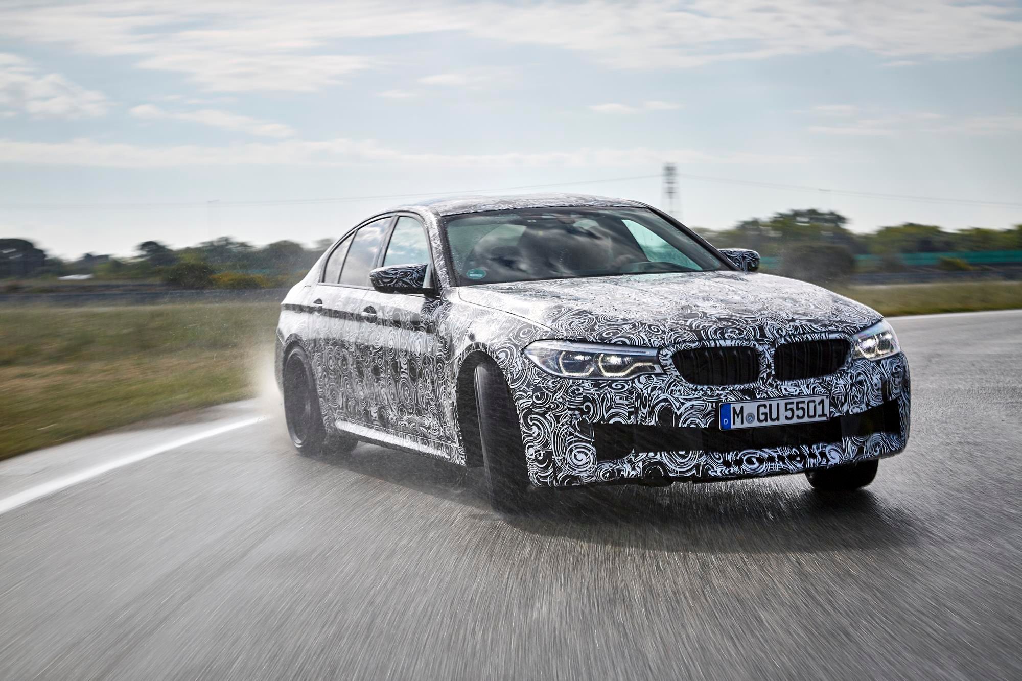 Taki system xDrive docenią na pewno osoby, które chcą mieć "prawdziwe" BMW, a jednocześnie cieszyć się spokojem i bezpieczeństwem jaki daje napęd na cztery koła. Z niecierpliwością czekamy by sprawdzić jak to działa.