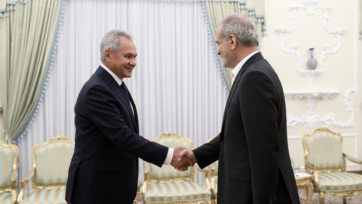 TEHRAN, IRAN - AUGUST 5: (----EDITORIAL USE ONLY - MANDATORY CREDIT - 'IRANIAN PRESIDENCY / HANDOUT' - NO MARKETING NO ADVERTISING CAMPAIGNS - DISTRIBUTED AS A SERVICE TO CLIENTS----) Iranian President Masoud Pezeshkian meets with Russian Defence Minister Sergei Shoigu (L) in Tehran, Iran on August 5, 2024. (Photo by Iranian Presidency/Handout/Anadolu via Getty Images)