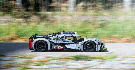Z toru w Le Mans do świata Lego. Hypercar Peugeot 9X8 ma to, co najważniejsze