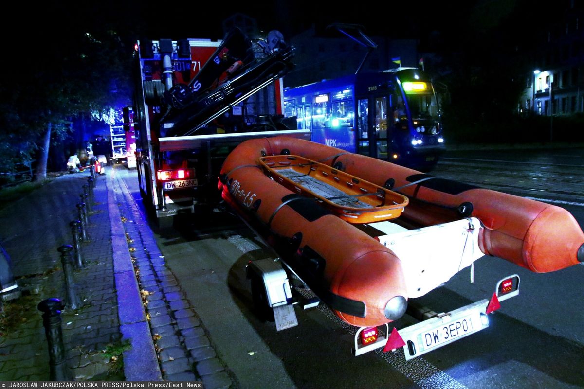 wypadek, kłótnia, małżeństwo, rzeka, auto Dramatyczne szczegóły. Chwilę później wjechali do rzeki. Nie żyją