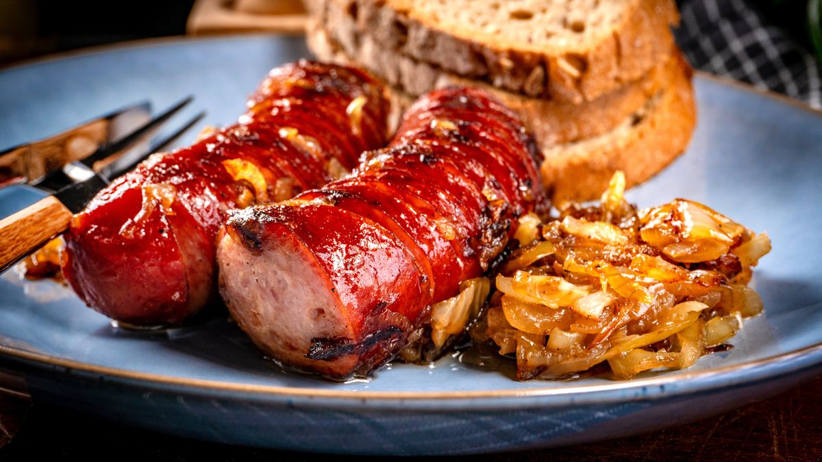 Kiełbasa smażona z cebulką