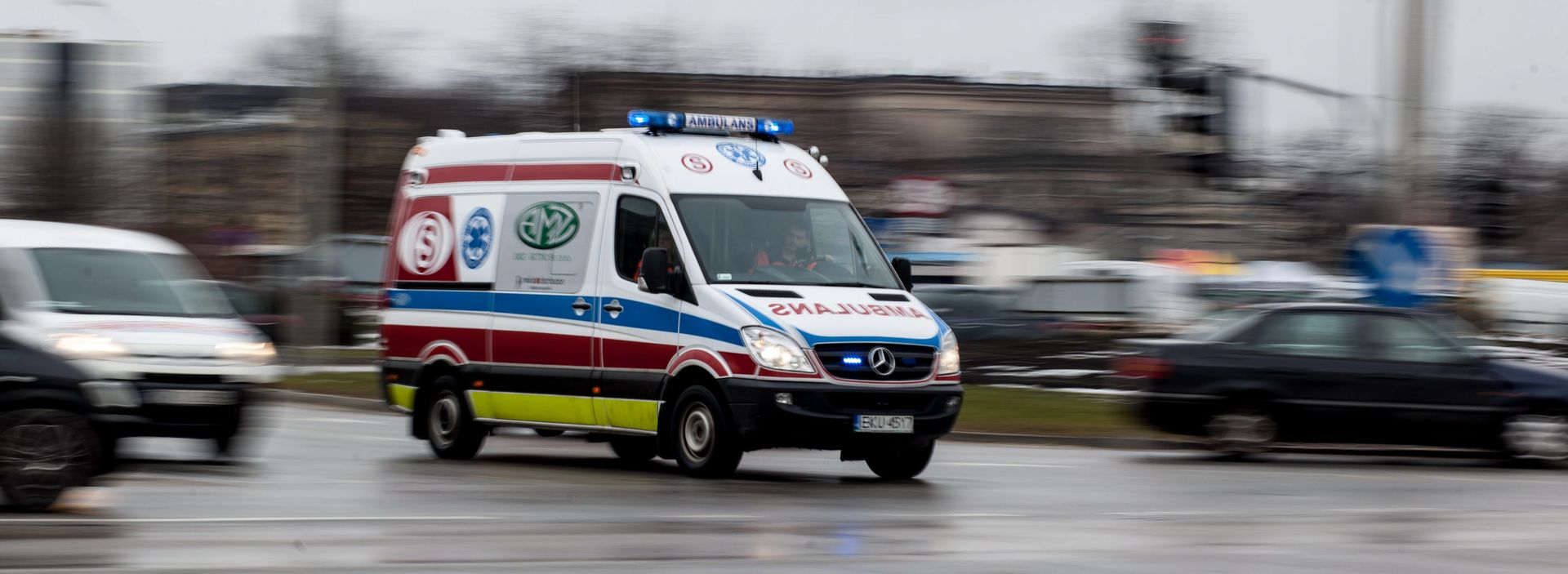 Wybuch w samochodzie w Libiążu. 22-latek trafił do szpitala