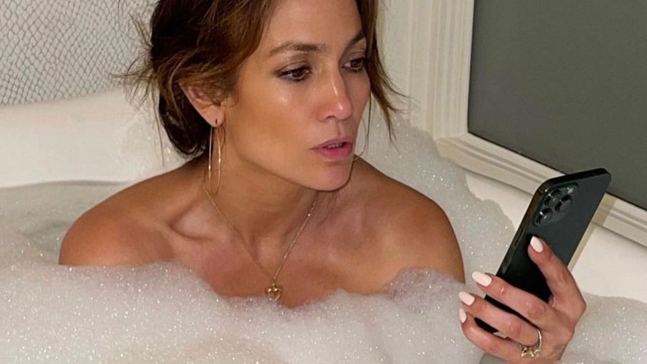 Najmodniejsze paznokcie roku 2022 należą do Jennifer LopezInstagram/tombachik