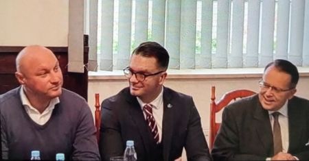 Łukasz Mejza przyszedł na spotkanie ws. budowy mieszkań z człowiekiem oskarżonym o defraudację... przy budowie mieszkań
