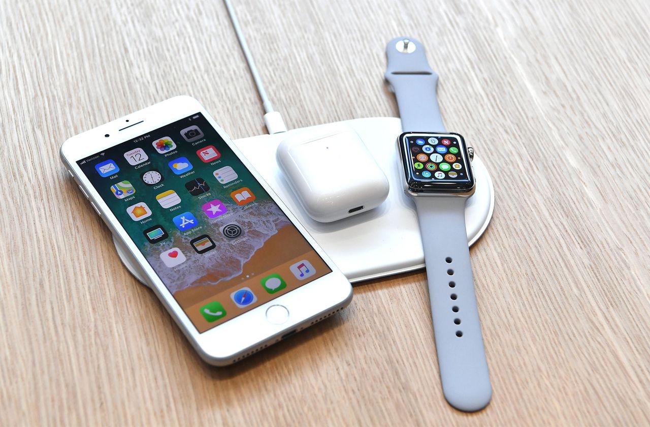 Ładowarka Apple AirPower w akcji. Źródło: Bloomberg, Getty Images.