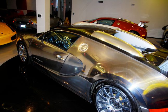 Lamborghini Gallardo, Spyker, 2x Bugatti Veyron (fot. luxury4play.com)