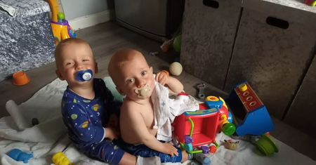 Zmarli jeden po drugim. Matka bliźniaków apeluje
