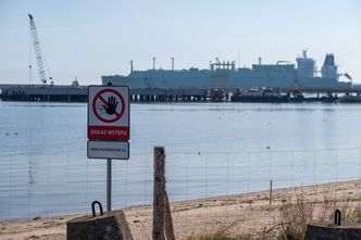 Świnoujski gazoport ze strefą ochronną. Zakaz wchodzi w życie o północy