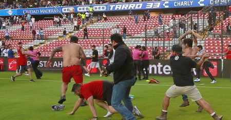 Dantejskie sceny na stadionie. Są pierwsze decyzje po wielkiej bójce