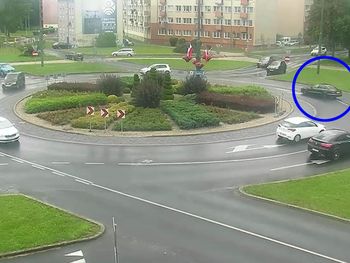 Kołobrzeg: Kierowca mercedesa srogo ukarany za drifty na rondzie