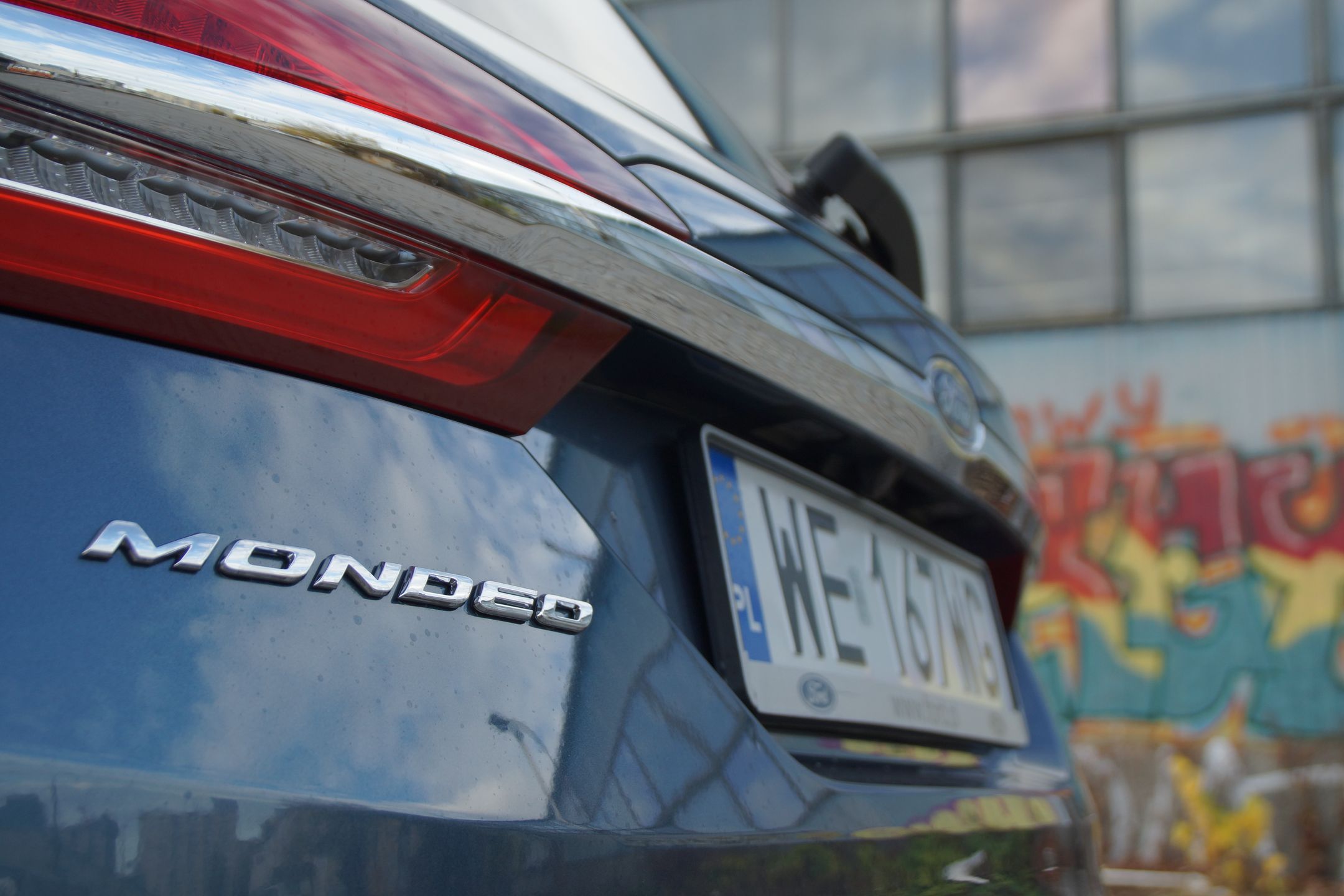 Na tle rywali, Mondeo Hybrid nie wypada zbyt dobrze pod kątem ceny