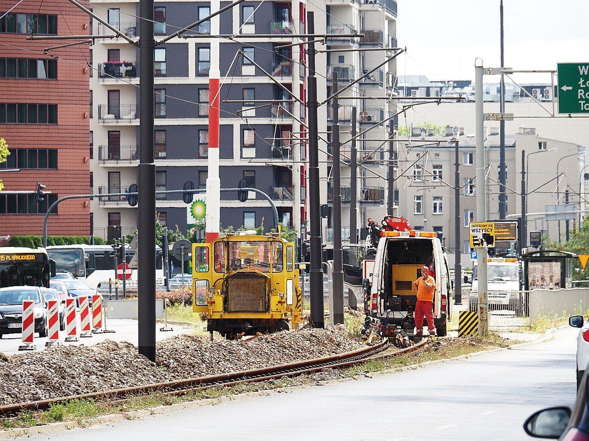 Prace torowe na ul. Żeromskiego dobiegają końca