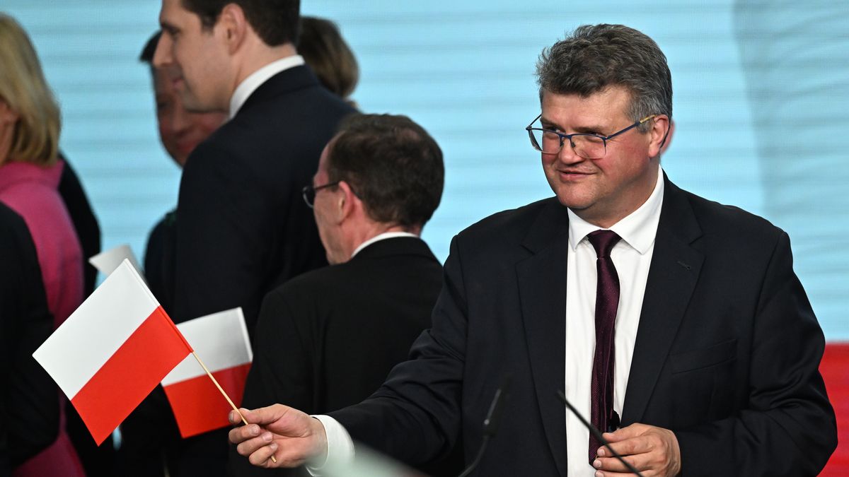 Warszawa, 07.04.2024. Wybory samorządowe 2024. Polityk PiS Maciej Wąsik (P) w siedzibie Prawa i Sprawiedliwości przy ul. Nowogrodzkiej w Warszawie, 7 bm. Zakończyły się wybory samorządowe. (jm) PAP/Radek Pietruszka